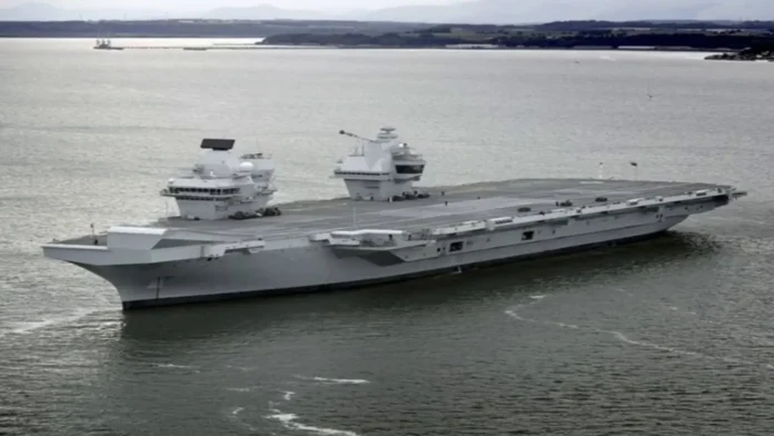HMS-Queen-Elizabeth-members-work-with-F-35B-Pax-River-ITF-team