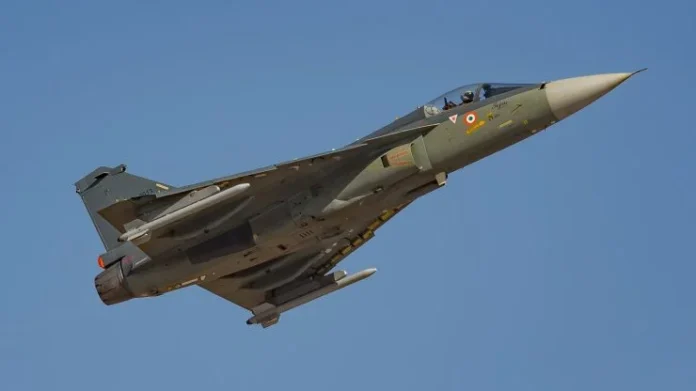 IAF_Tejas_full_size_32941198511-e1550713449599 (1)