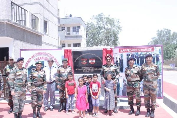 PhotoWESTERNARMYCOMMANDERVISITSJALANDHARMILITARYSTATIONHBZ7-600x400