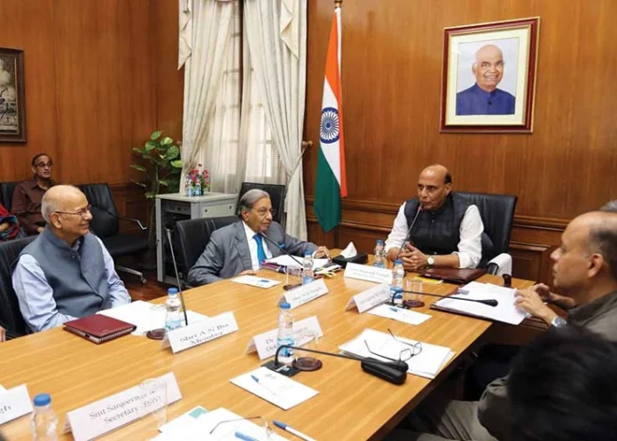 NK-Singh-with-Rajnath-15th-Commission