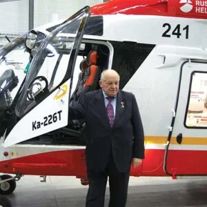 Chief-Designer-Sergei-Mikheev-with-MedEvac-version-of-Ka-226T-Light-Utility-Helicopter-300x300