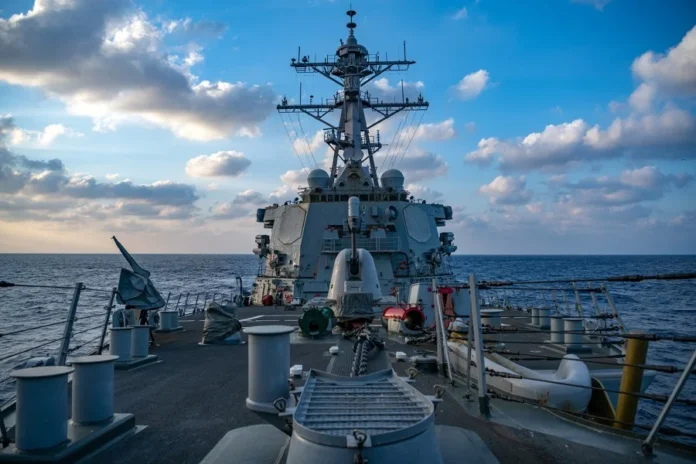 US-Navy-warships-conduct_South-China-Sea