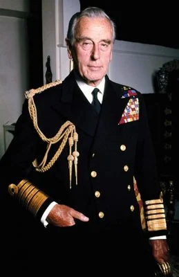 Lord_Mountbatten_Naval_in_colour_Allan_Warren-259x400