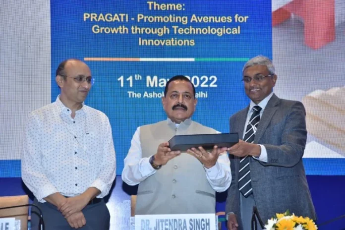 L-to-R-Dr-Jitendra-Singh-with-Sunil-Gupta