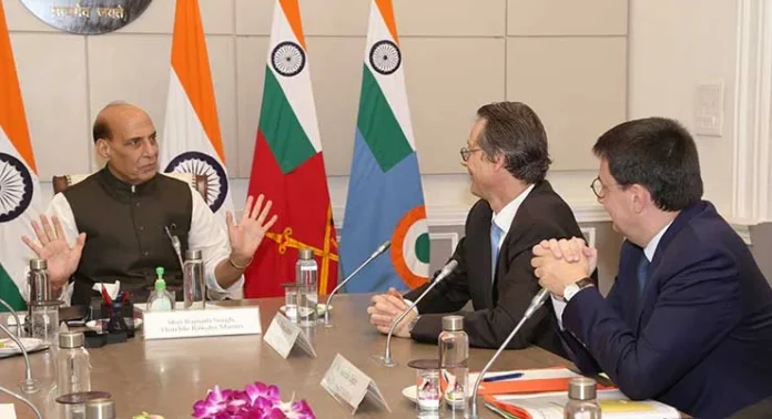 CEO-of-French-Aircraft-Engine-Maker-Safran-Calls-on-Defence-Minister