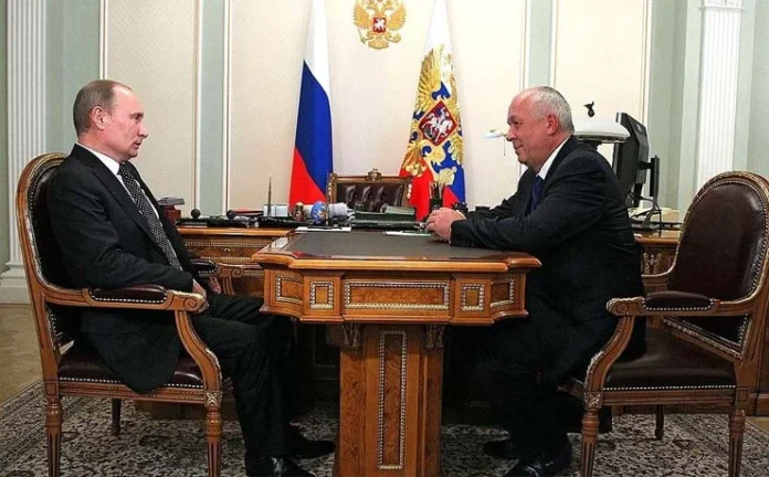 Rosoboronexport-CEO-Chairs-a-Meeting