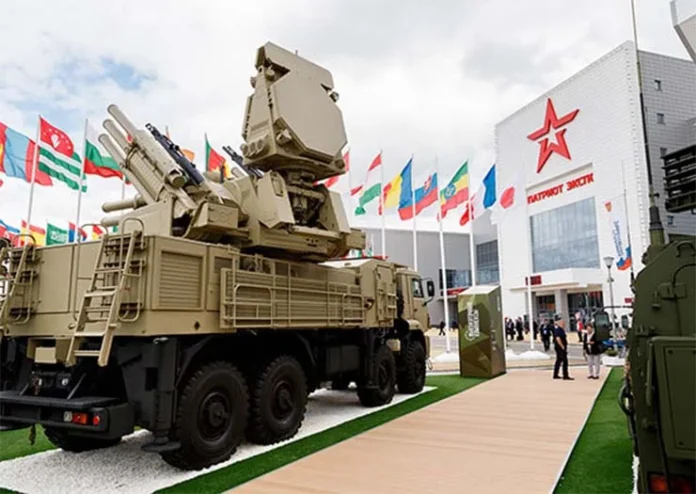 Rosoboronexport-and-VTB-Bank-sign-cooperation-agreement-at-Army-2022-forum