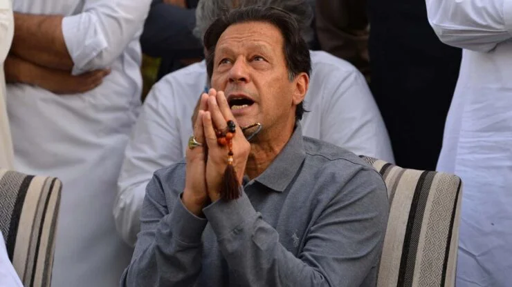 Imran Raksha Crisis In Pakistan: Is Imran Khan Out?