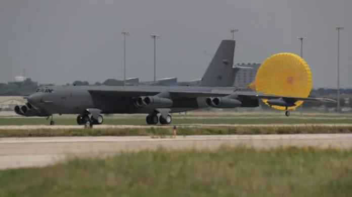 B-52-arrives-in-San-Antonio-e1694670295933