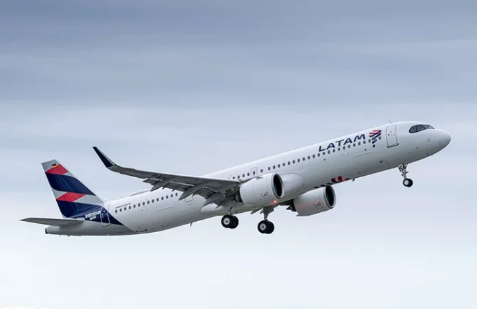 Airbus-LATAM-A321neo-in-flight