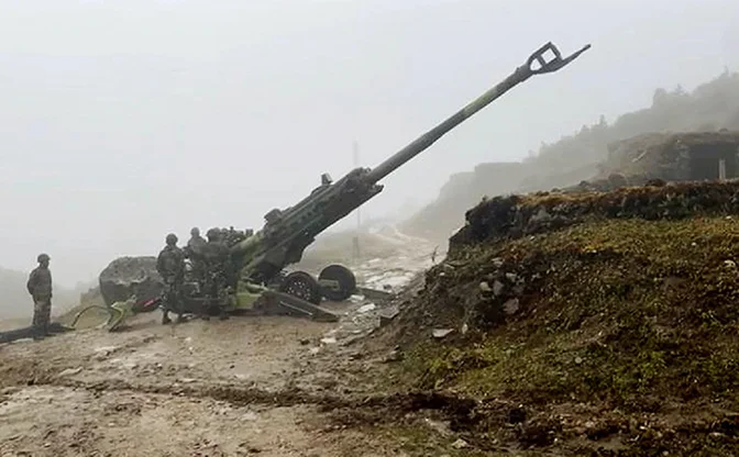 Indian-Army-to-Acquire-200-Mounted-Howitzers-400-Towed-Guns-for-High-Altitude-Border-Areas