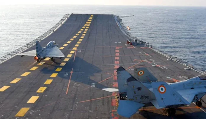 Tejas-taking-off-from-INS-Vikrant